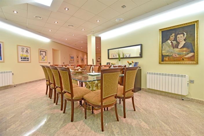 Image No.24-7 Bed Property for sale