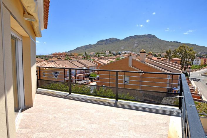 Image No.32-7 Bed Property for sale