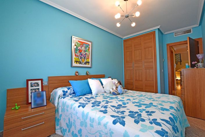 Image No.8-7 Bed Property for sale