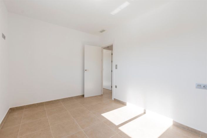 Image No.19-3 Bed Villa for sale