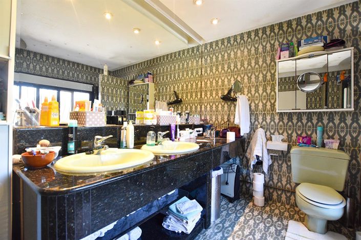 Image No.34-5 Bed Villa for sale