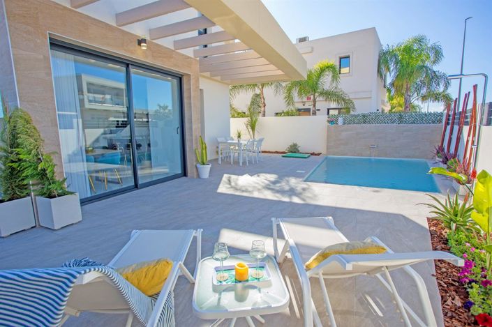 Image No.2-3 Bed Villa for sale