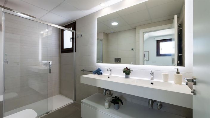 Image No.13-3 Bed Property for sale