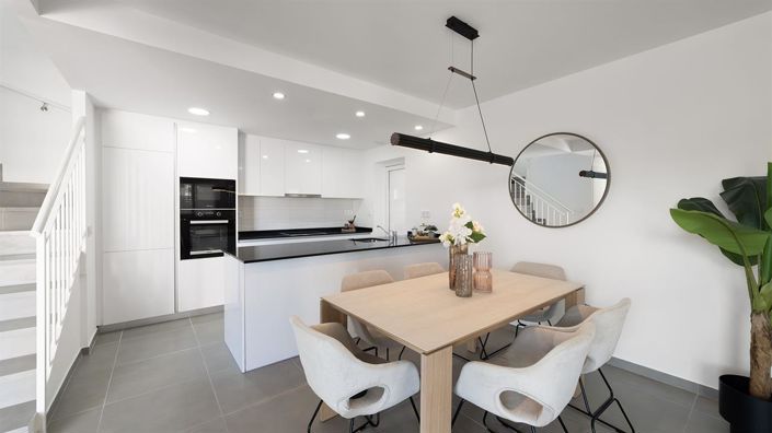 Image No.8-3 Bed Property for sale