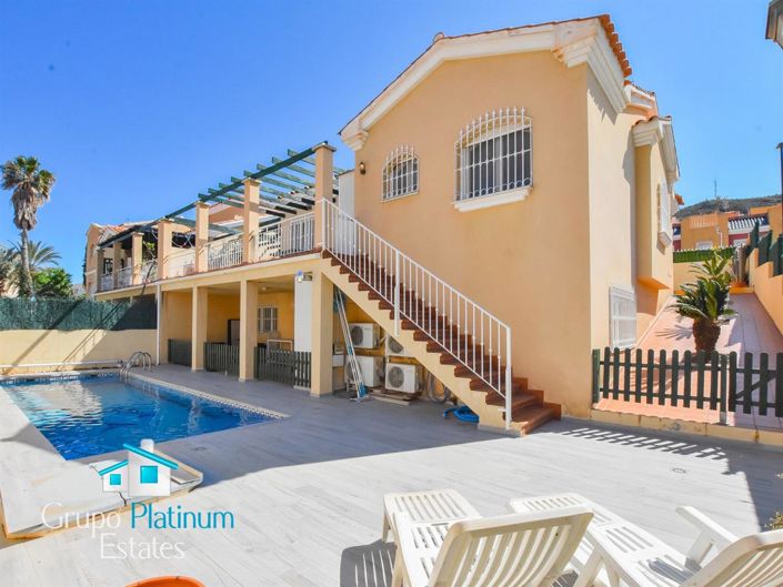 Image No.1-5 Bed Villa for sale