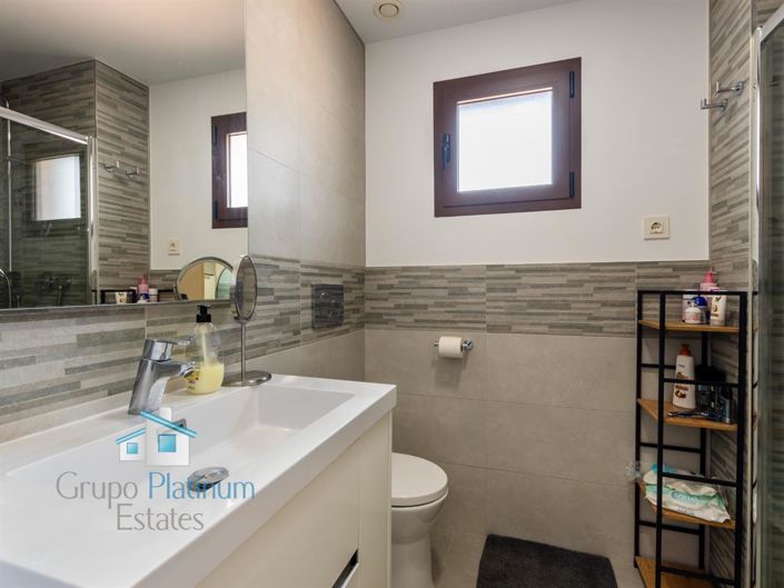 Image No.10-2 Bed Property for sale