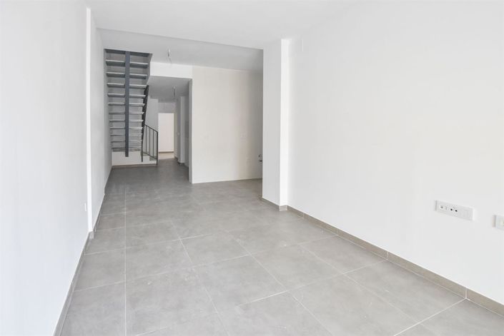 Image No.10-2 Bed Property for sale