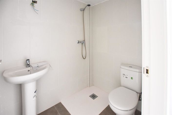 Image No.17-2 Bed Property for sale