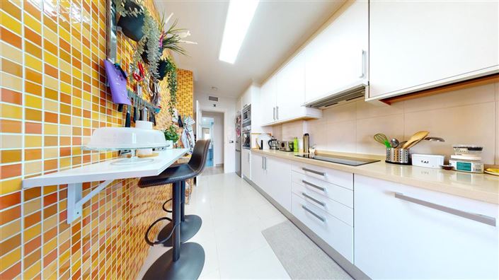 Image No.5-3 Bed Property for sale