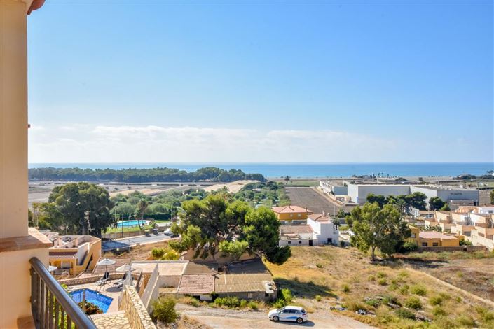 Image No.17-2 Bed Property for sale