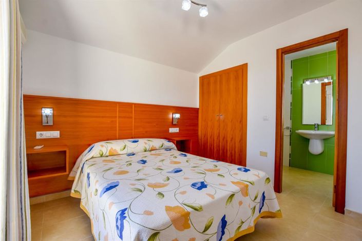 Image No.21-2 Bed Property for sale