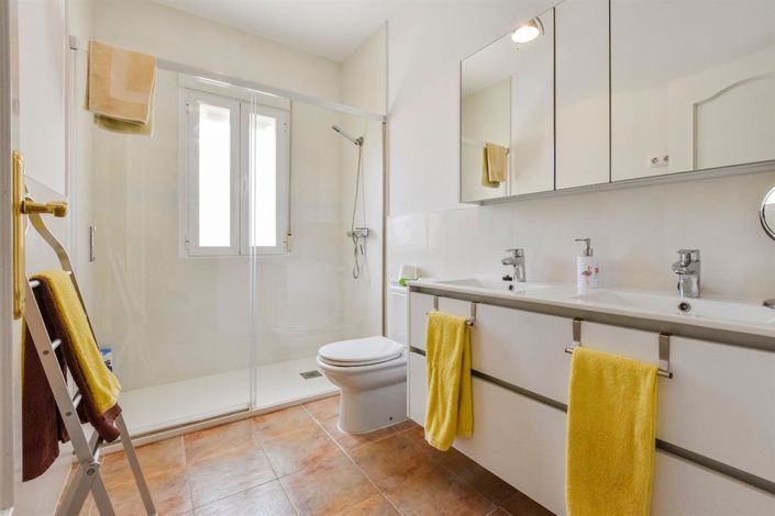 Image No.11-4 Bed Property for sale