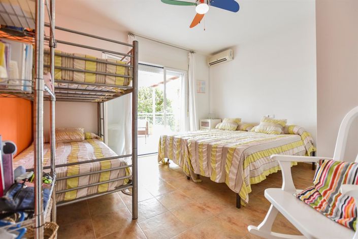 Image No.16-4 Bed Property for sale