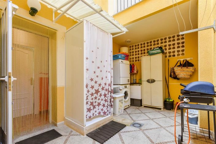 Image No.20-4 Bed Property for sale