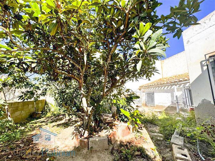 Image No.8-6 Bed Property for sale