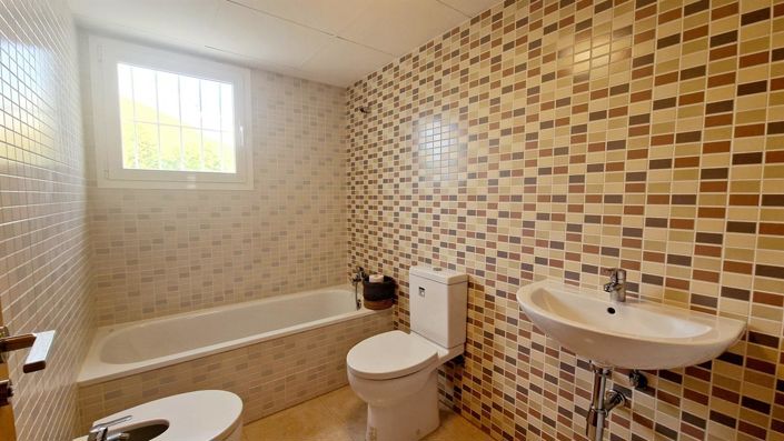 Image No.27-3 Bed Villa for sale