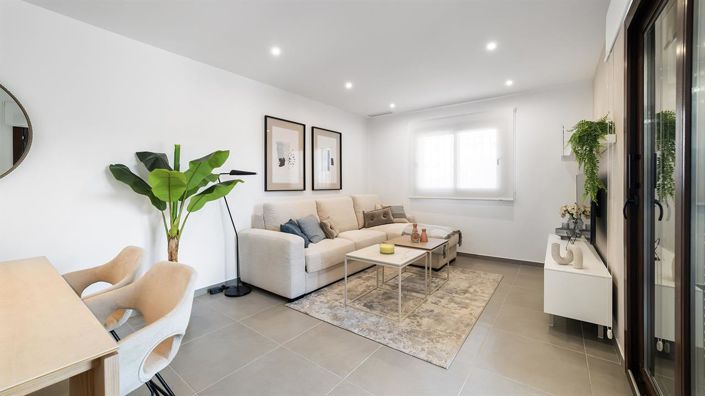 Image No.10-2 Bed Property for sale