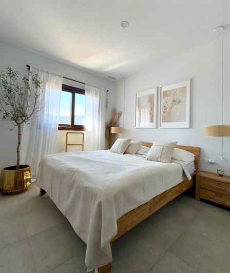 Image No.12-2 Bed Property for sale