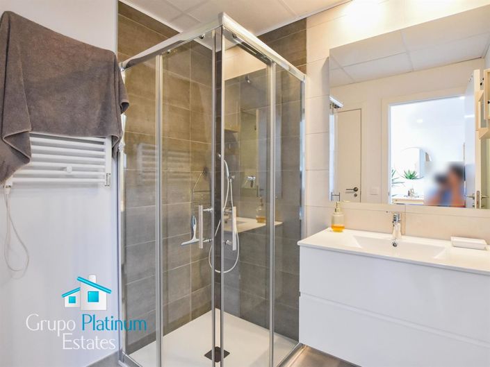 Image No.10-2 Bed Property for sale