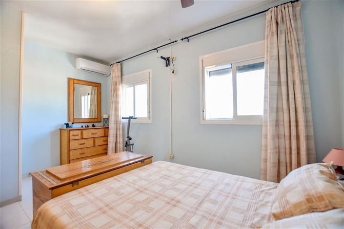 Image No.13-3 Bed Property for sale