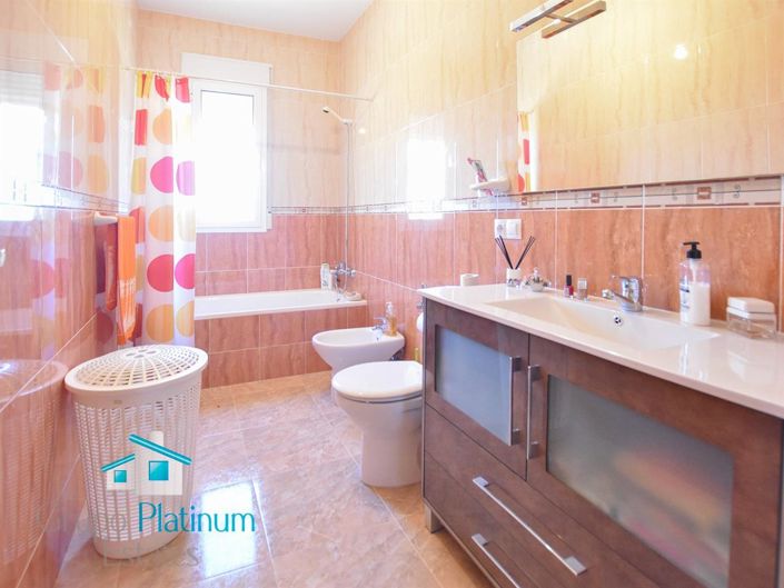 Image No.15-3 Bed Villa for sale