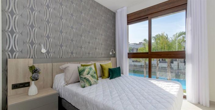 Image No.14-3 Bed Property for sale