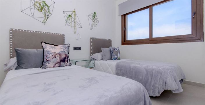 Image No.17-3 Bed Property for sale