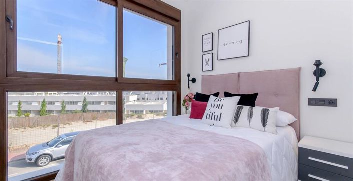 Image No.21-3 Bed Property for sale