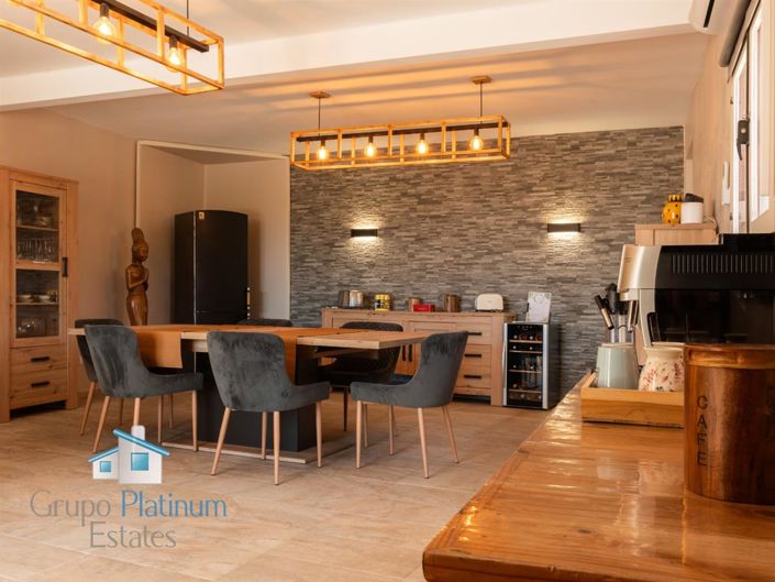 Image No.10-6 Bed Villa for sale