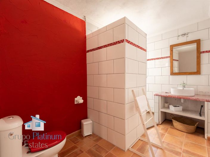 Image No.31-6 Bed Villa for sale