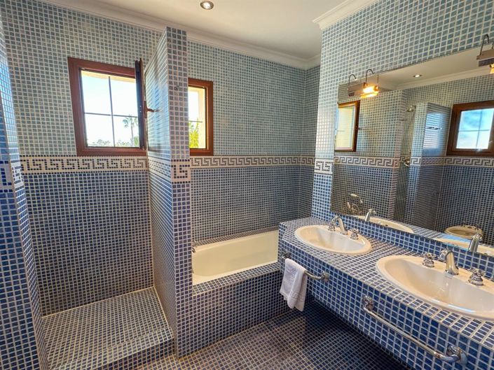 Image No.11-3 Bed Villa for sale