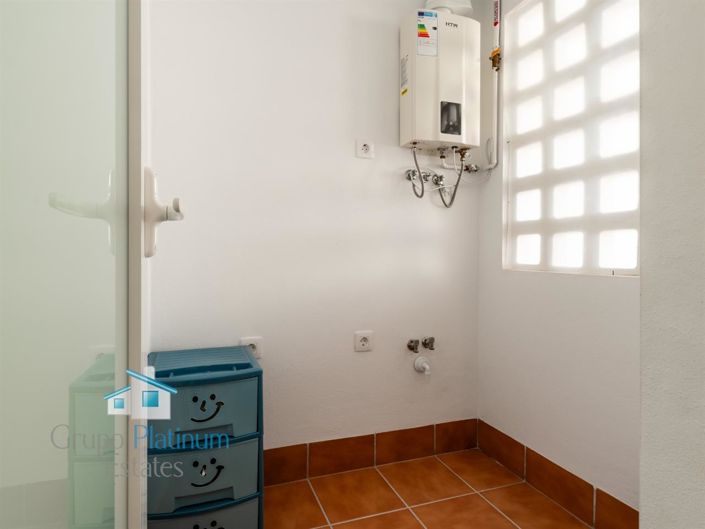 Image No.11-1 Bed Property for sale