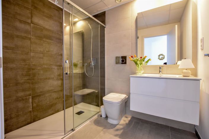 Image No.20-1 Bed Property for sale