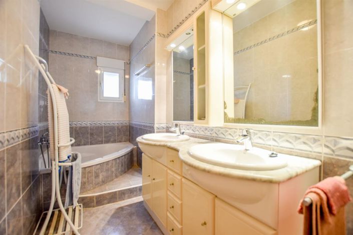 Image No.31-6 Bed Villa for sale