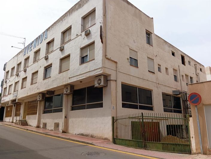 Image No.2-36 Bed Apartment for sale