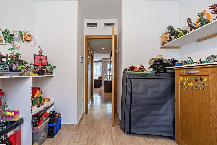 Image No.20-4 Bed Property for sale