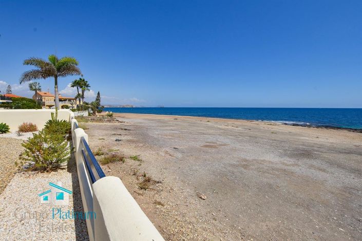 Image No.14-3 Bed Property for sale