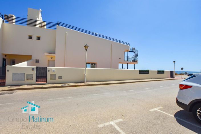 Image No.32-3 Bed Property for sale