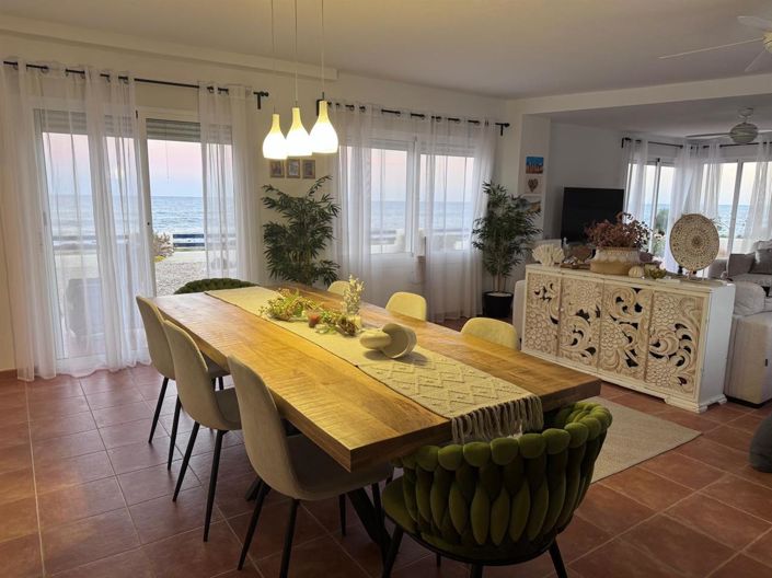 Image No.8-3 Bed Property for sale