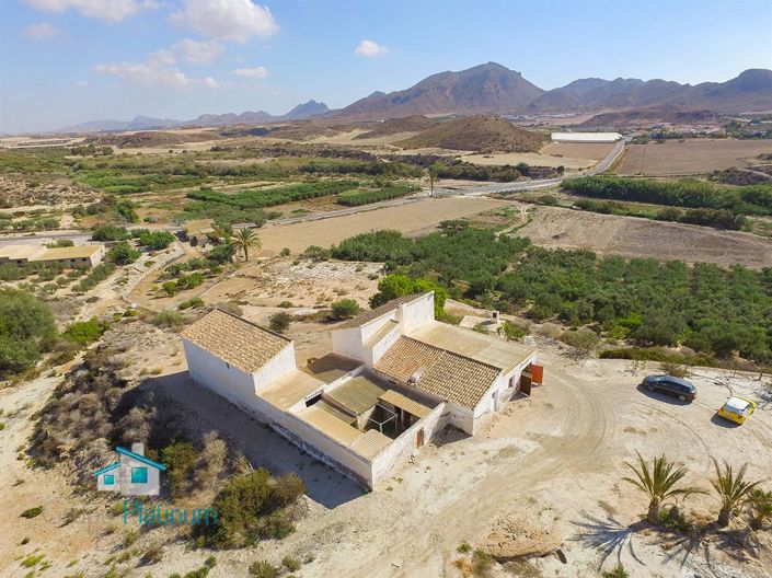 Image No.1-4 Bed Villa for sale