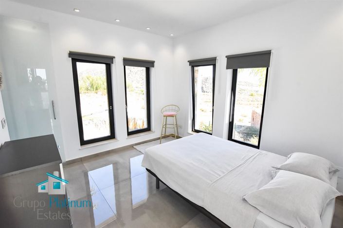 Image No.14-3 Bed Villa for sale