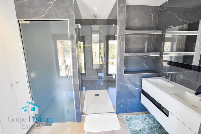 Image No.19-3 Bed Villa for sale