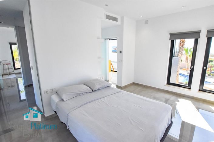 Image No.20-3 Bed Villa for sale