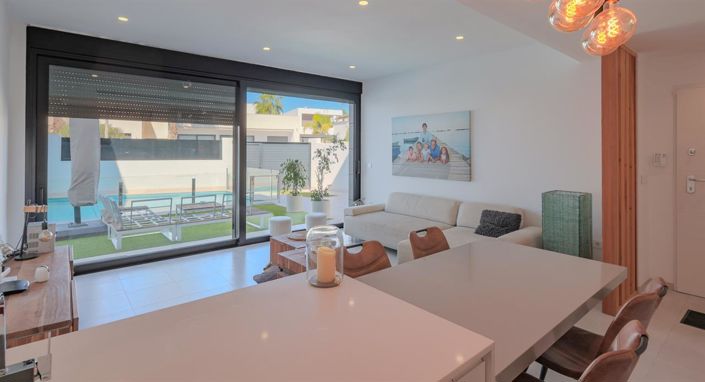 Image No.18-3 Bed Property for sale