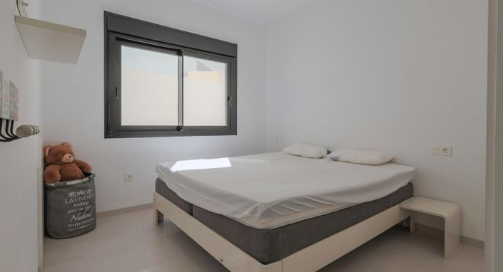 Image No.19-3 Bed Property for sale