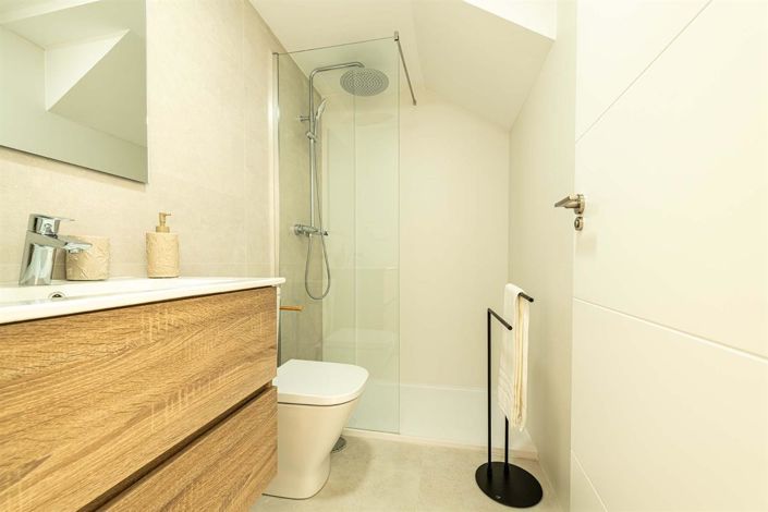 Image No.22-3 Bed Property for sale