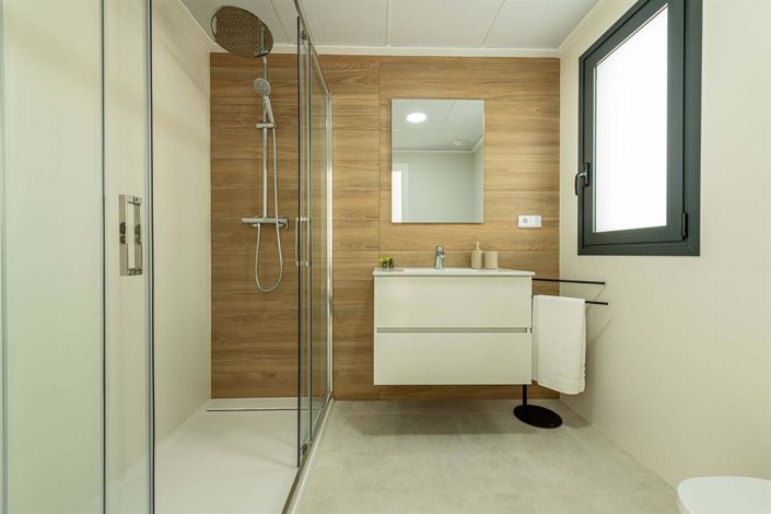 Image No.24-3 Bed Property for sale