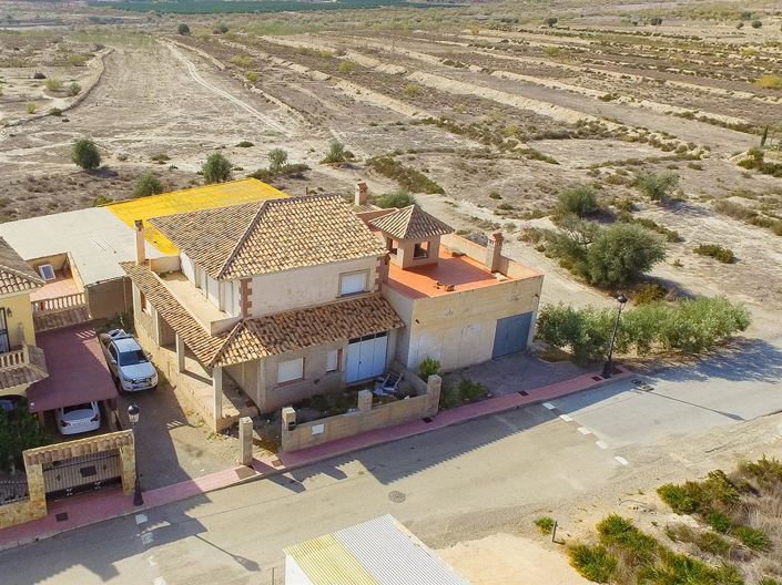 Image No.1-4 Bed Property for sale