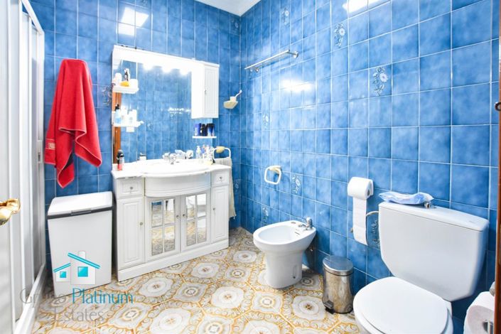 Image No.10-3 Bed Property for sale