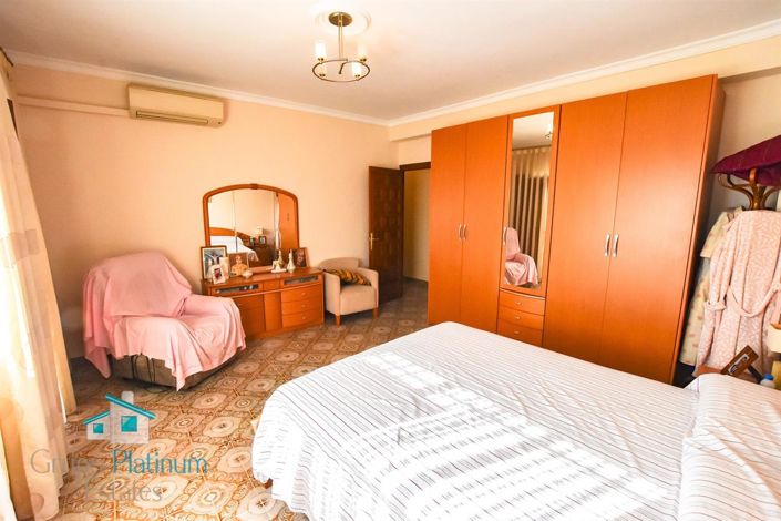 Image No.15-3 Bed Property for sale